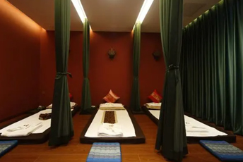 福州泰式按摩的被动瑜伽:当身体被折叠成诗